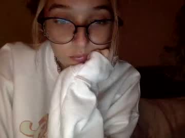 Cam for blondebeachbabes