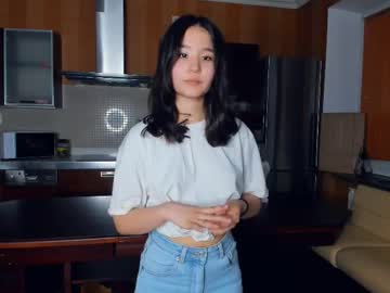 Cam for brown_eyes_dolphin