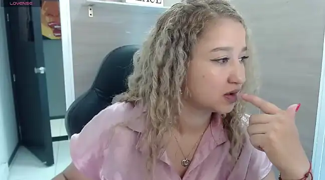 Stripchat sex cam Silverlbee_