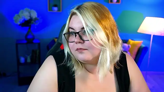 Stripchat sex cam KiraCorter